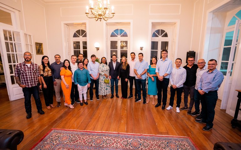 Governador discute potencialização da educação com representas de Geres