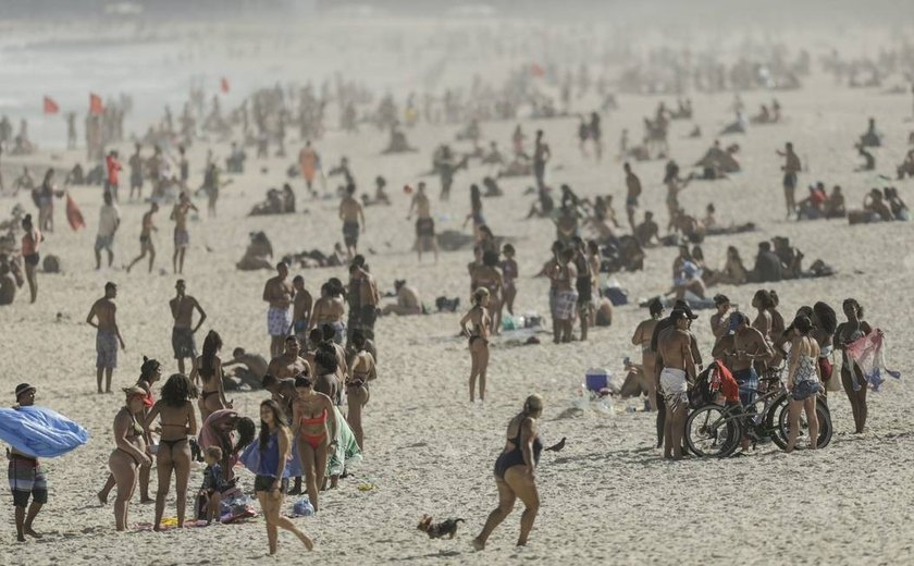 Guarda municipal retira cerca de 400 pessoas das praias do Rio no fim de semana