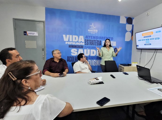 Secretário apresenta avanços da saúde em Maceió à comitiva do município baiano de Juazeiro