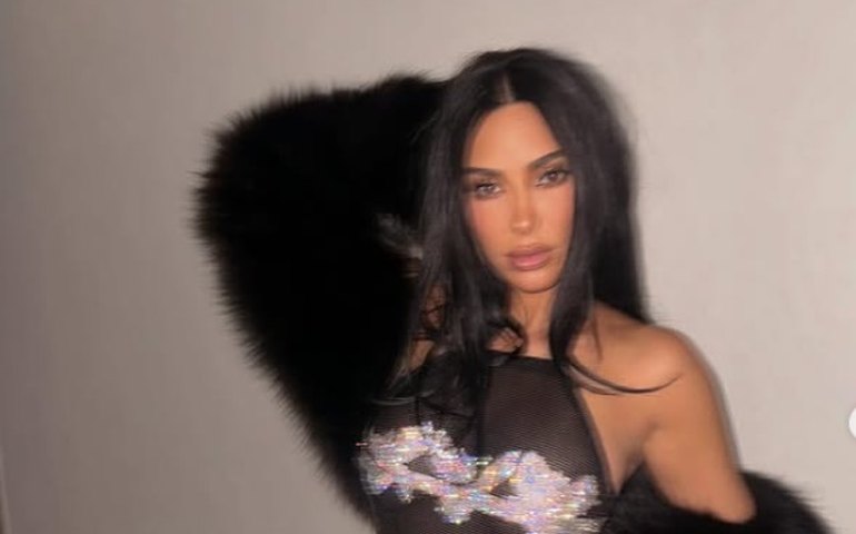 Kim Kardashian ignora alertas sobre passado de Lewis Hamilton e planeja casamento, diz site