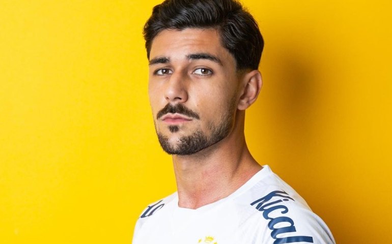 Zagueiro João Basso treina, é regularizado e já pode estrear pelo Santos