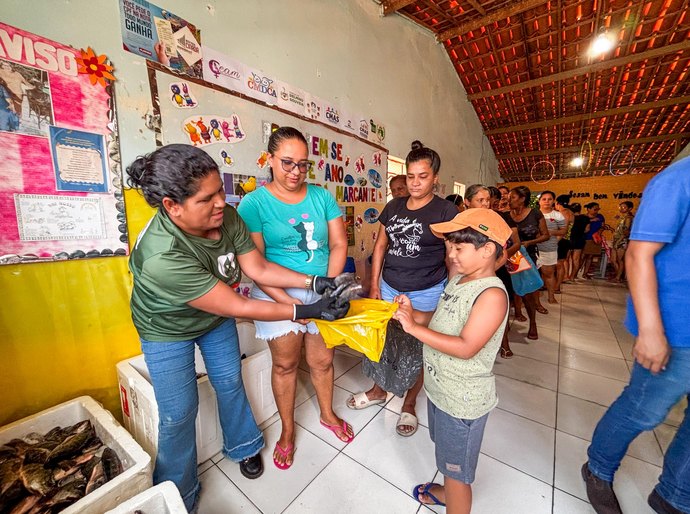 Alagoas sem Fome faz doação de uma tonelada de peixes no alto sertão