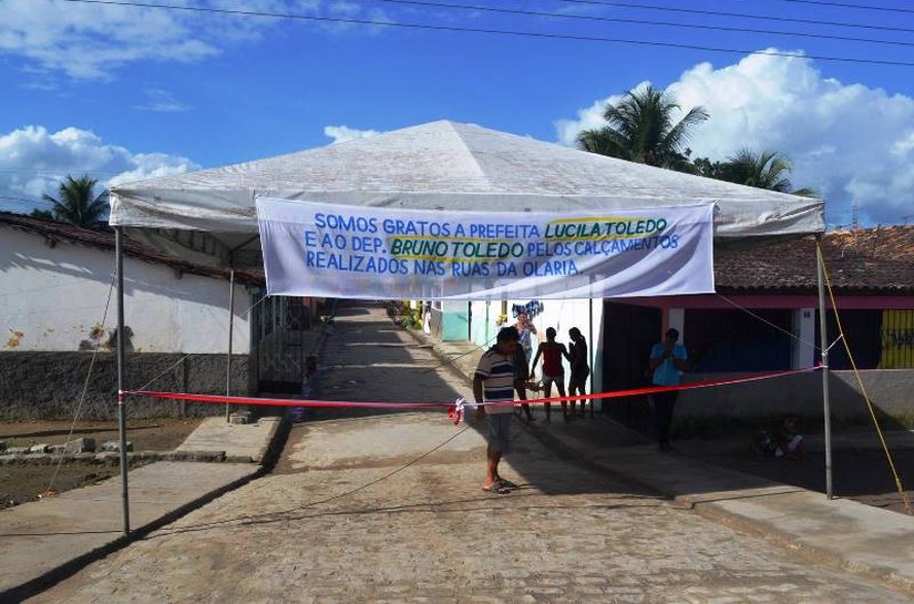 Prefeita Lucila Toledo inaugura calçamento de ruas em Cajueiro