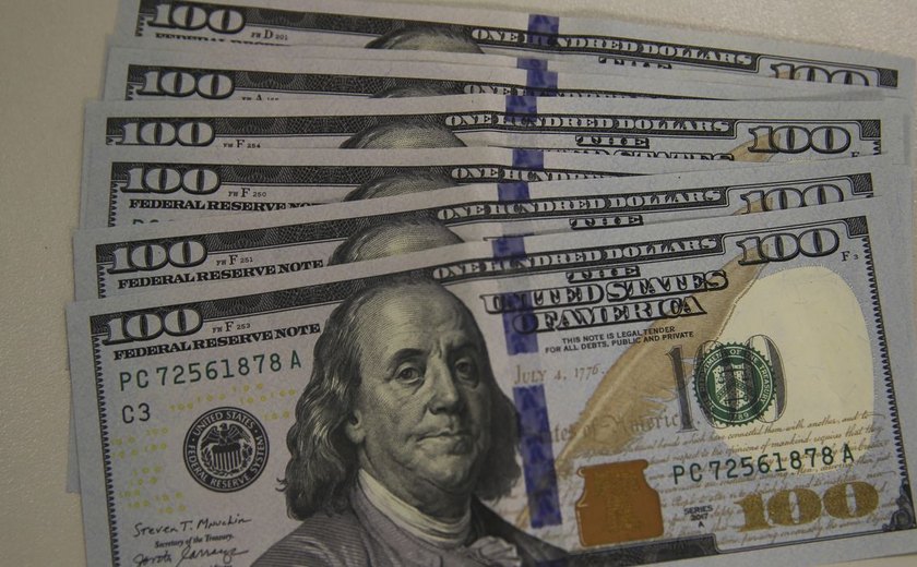 Dólar fecha a R$ 6,09 após bater em R$ 6,20 durante a tarde