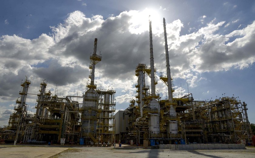 Oil Group anuncia construção de refinaria de US$ 300 milhões no Porto do Açu