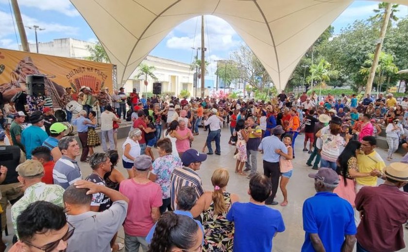 Encontro de sanfoneiros marca o retorno do 'Cultura na Praça'