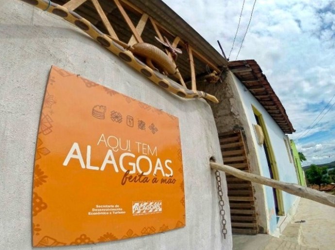Ilha do Ferro recebe sinalização turística nas casas-ateliê
