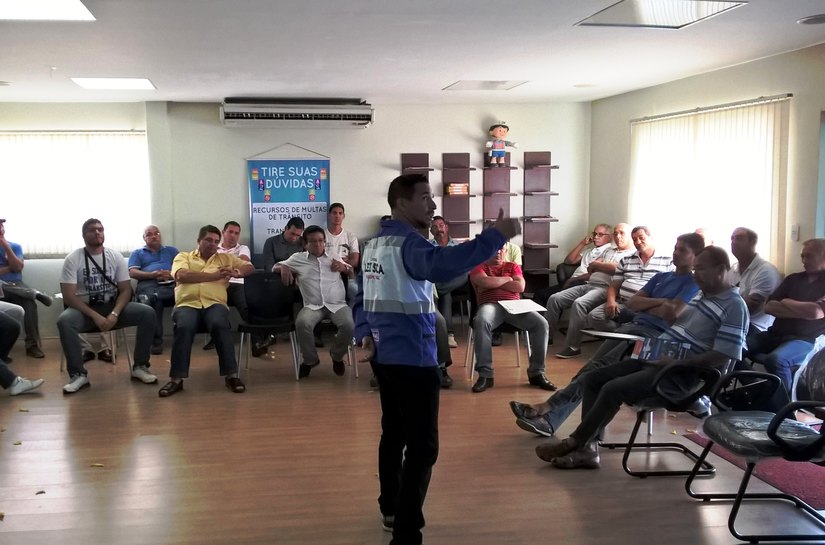 Semana de Trânsito: taxistas participam de aula especial