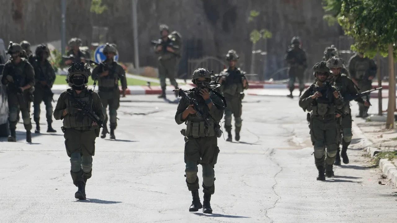 Cerco de casas palestinas por colonos israelenses gera forte repreensão dos EUA.