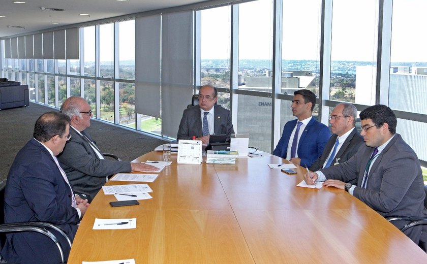 Presidente do TRE/AL, deputados e representante da AMA  discutem rezoneamento com o ministro Gilmar Mendes
