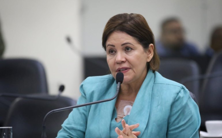 Rose Davino cobra tratamento clínico e distribuição de colírios para portadores de glaucoma