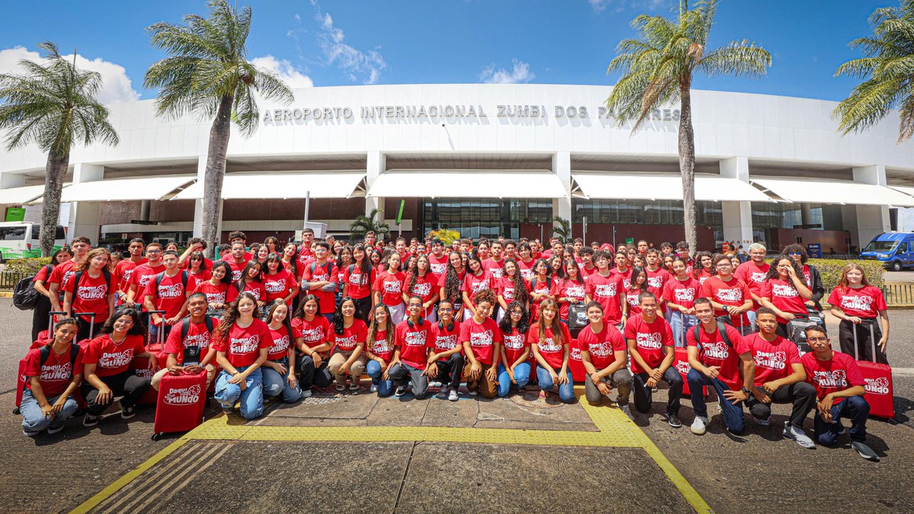 Alagoas embarca 100 alunos da rede pública para intercâmbio na Inglaterra
