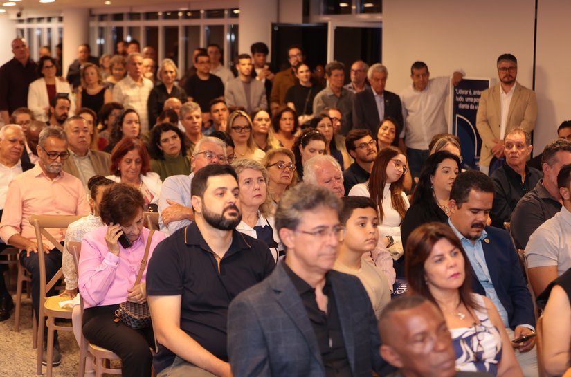 Livro de Rubens Berredo propõe liderança como prática de vida