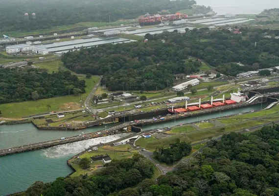 EUA surpreendem o Panamá ao citar passagem gratuita a navios do governo pelo canal