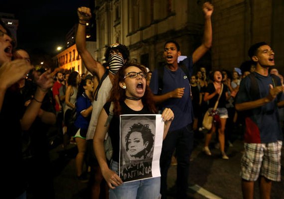 Manifestantes fazem novo ato por Marielle no centro do Rio nesta 6ª