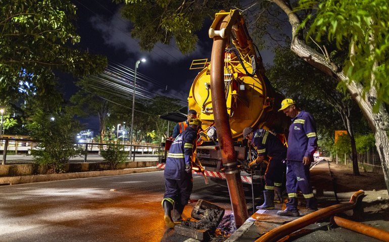 Prefeitura intensifica manutenção da rede de drenagem com ações noturnas