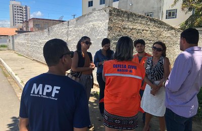 Procuradoras do MPF realizam visita técnica ao bairro do Pinheiro, em Maceió 