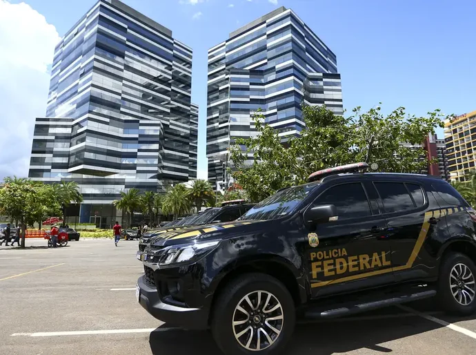PF mira empresário suspeito de intimidar jornalistas no caso Master