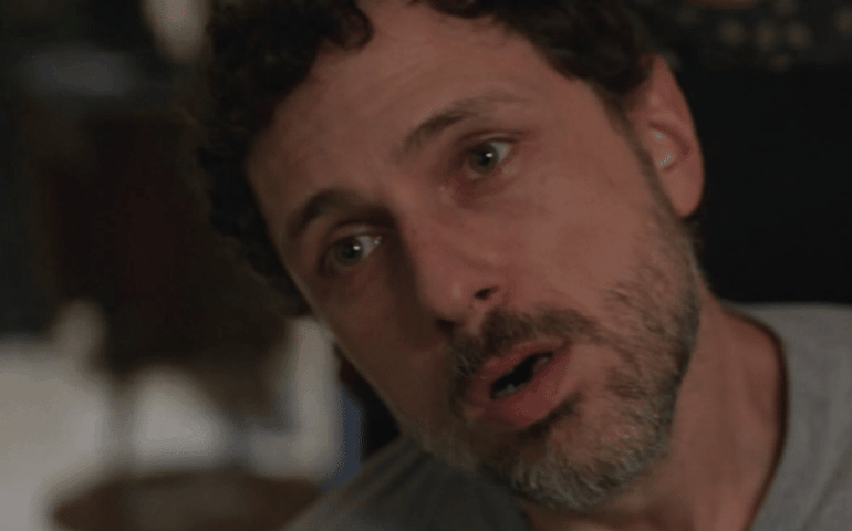 Vale Tudo: conheça Guilherme Magon, ator que vive filho escondido de Odete Roitman