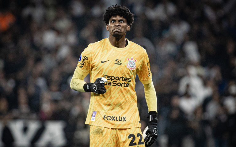 Destaque na classificação, Hugo Souza ainda depende de compra para ficar no Corinthians; entenda situação