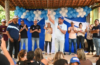 Santa Luzia do Norte demonstra apoio a Neno da Laje durante grande adesivaço