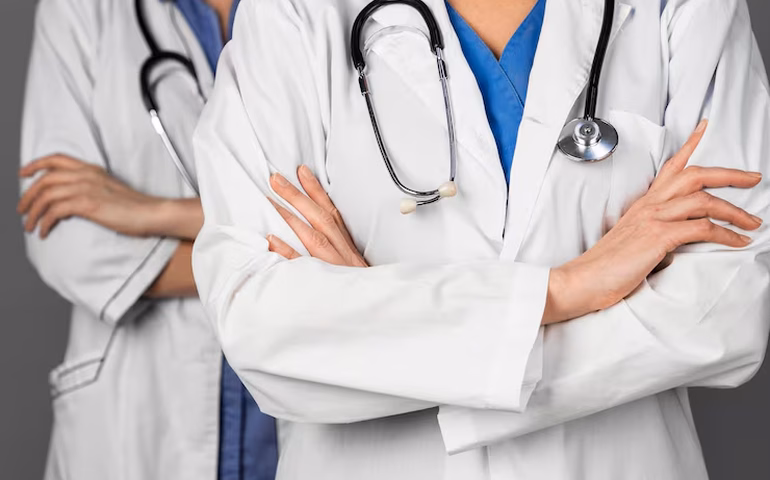 'Instabilidade regulatória': associação de universidades privadas critica revogação de edital do Mais Médicos