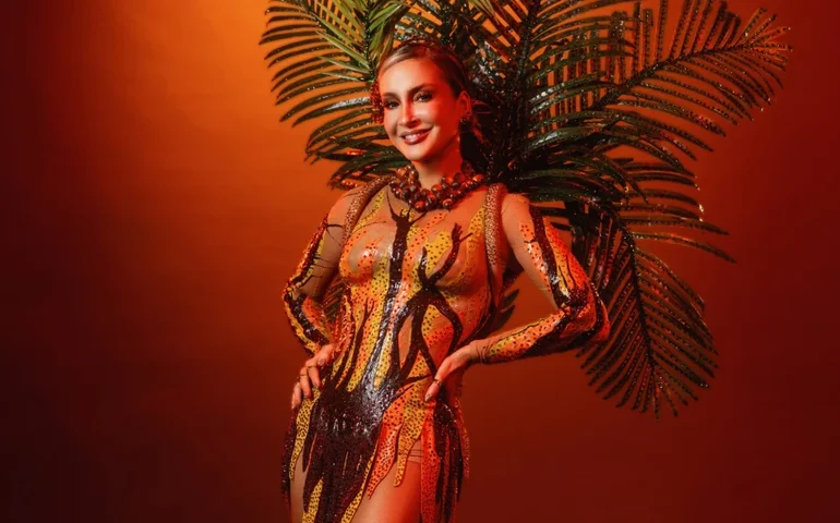 Claudia Leitte espalha dendê pela avenida no 1º dia de folia em Salvador