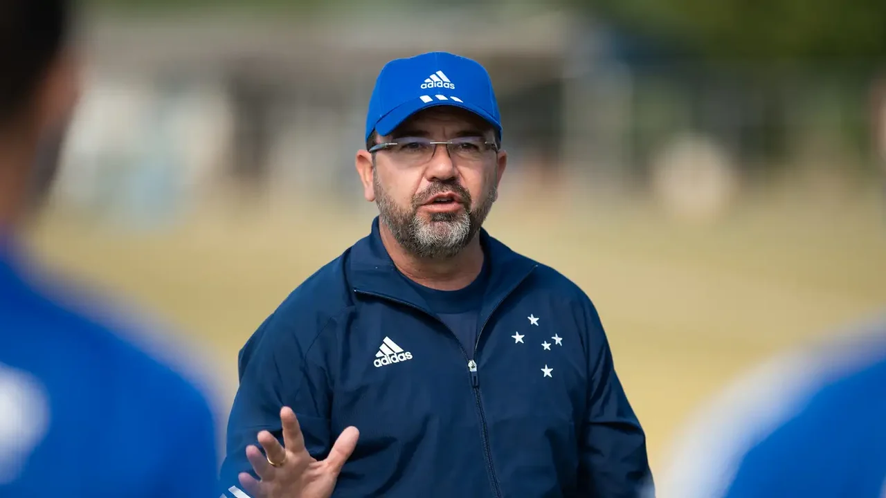 Sport anuncia a saída do técnico Enderson Moreira antes da rodada final da Série-B