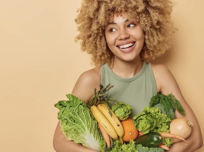 Como a Nutrição e a Hidratação Corporal Influenciam na Saúde Capilar