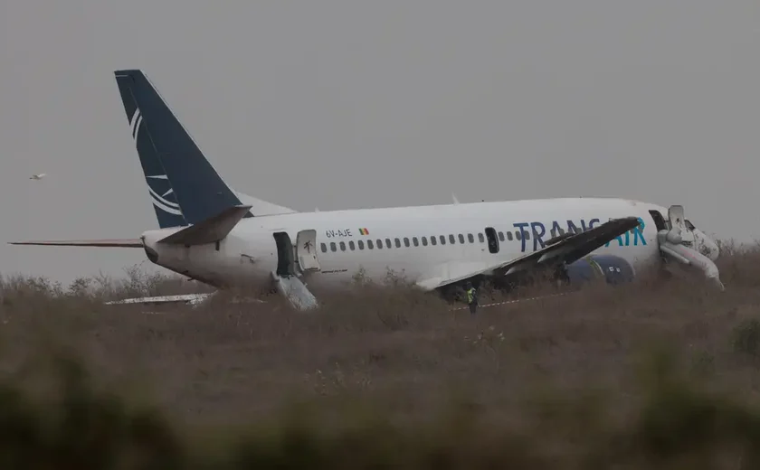 Avião da Air Senegal sai da pista durante decolagem, deixando 11 feridos