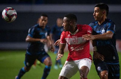 CSA joga mais bola. CRB tem a melhor tabela. Se eu pudesse escolher, ia querer a primeira opção