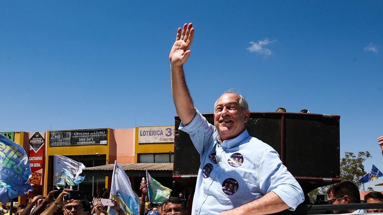 Ciro Gomes faz campanha de rua esvaziada no DF