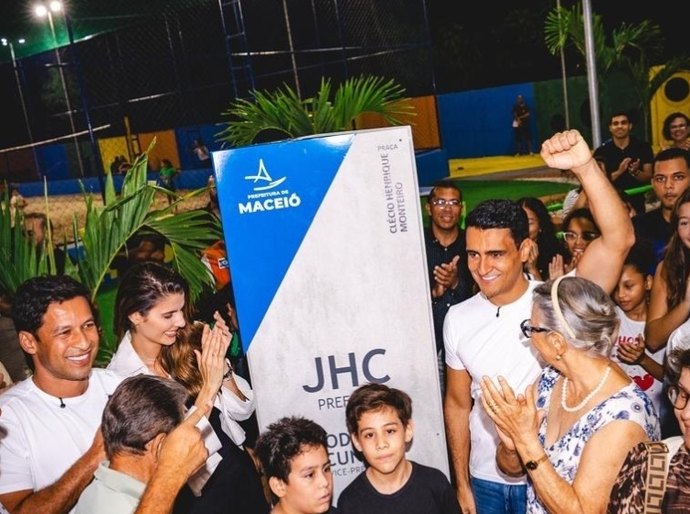 JHC entrega praça no José Tenório e amplia espaços de convivência social em Maceió