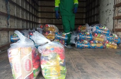 Pandemia: comunidade no Benedito Bentes recebe cestas básicas
