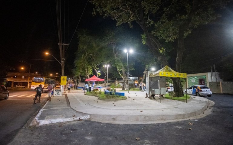 Praça Central de Riacho Doce é contemplada com iluminação em LED