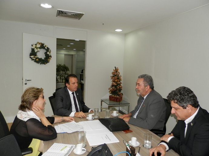 Célia busca recursos em Brasília para a Saúde de Arapiraca