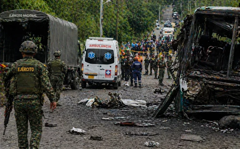 Dissidentes das FARC assumem autoria de ataque que matou 21 civis na Colômbia