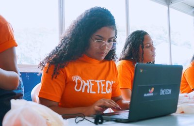 Secti já inseriu mais de 100 estudantes no mercado de trabalho através do Oxetech Work