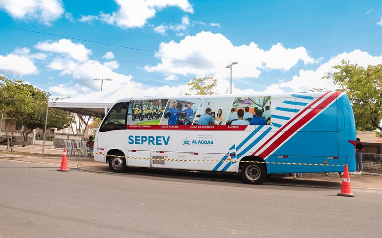 Ônibus itinerante da Seprev leva serviços gratuitos a Arapiraca