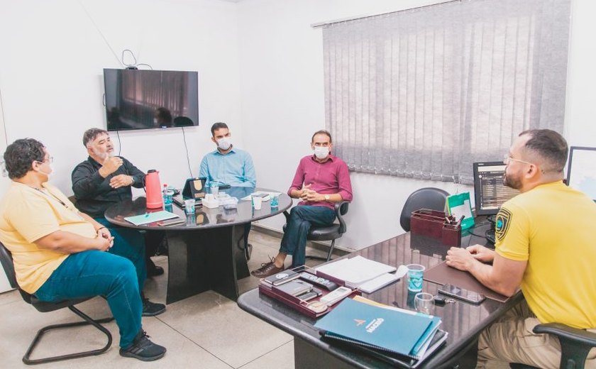 Superintendente recebe comitiva do IFAL para tratar de transporte de estudantes da Região Metropolitana