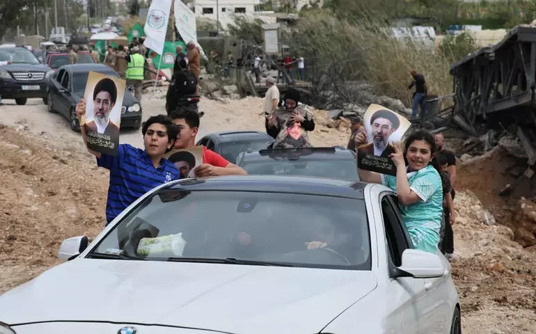 Trégua no Líbano entra em vigor e é recebida com festa nas ruas