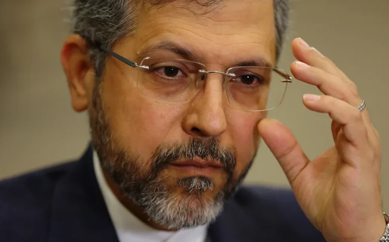 Oficial iraniano diz que exigências 'maximalistas' dos EUA atrapalham conversas cara a cara