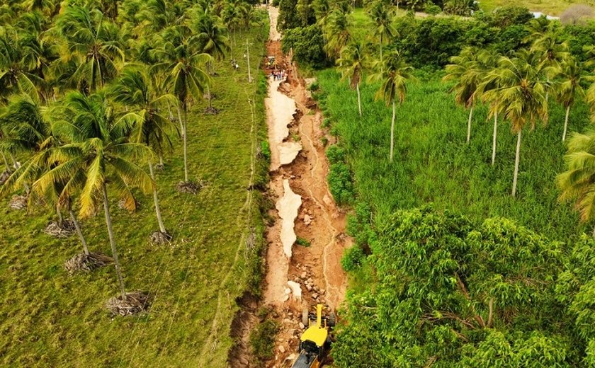 Prefeitura de Penedo amplia assistência às vítimas das chuvas e recupera estradas