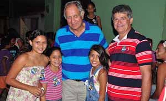 Derrota de Mano inspira eleitores  a jogarem milho nas ruas de União