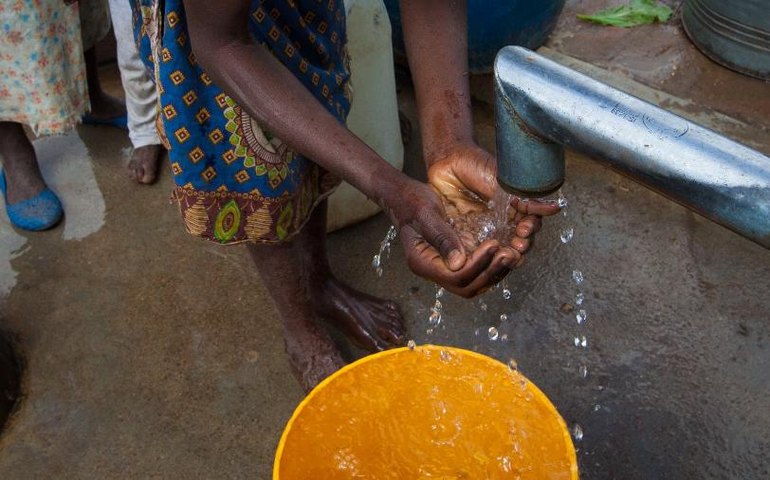 Contágio foi maior entre pardos e pobres na capital
