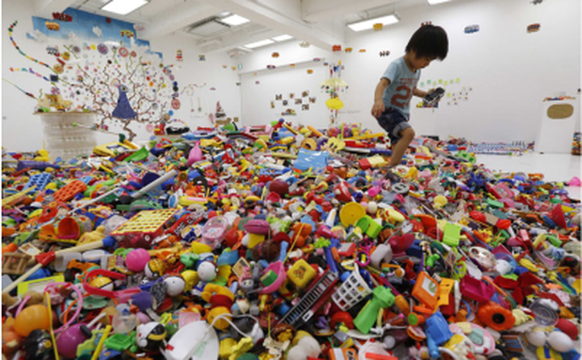 Polícia Civil apreende um milhão de brinquedos em comércio popular do Rio