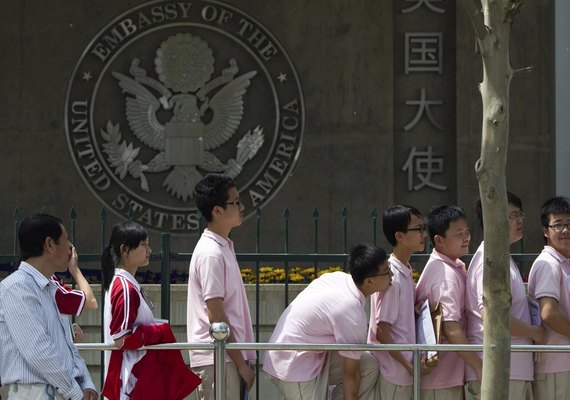 Governo Trump volta atrás e retoma emissão de vistos para estudantes de Harvard, após decisão judicial