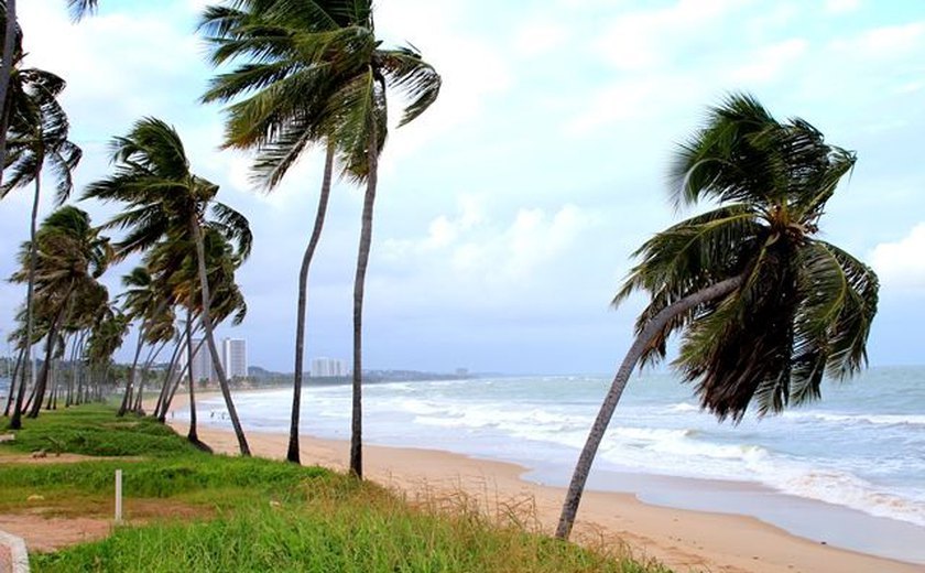 Previsões de fortes ventos e ondas de até 2,5 metros de altura no litoral nordestino