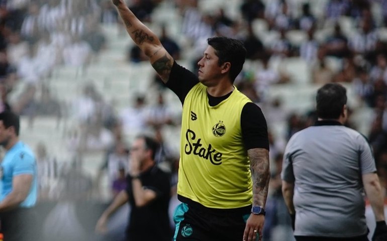 Fortaleza anuncia Thiago Carpini como novo técnico após saída de Martín Palermo