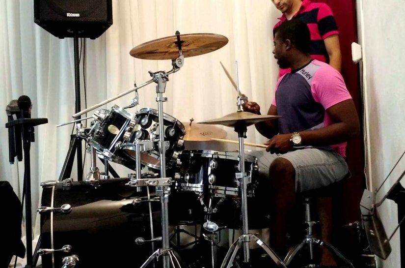 Escola de Artes abre vagas para aulas de bateria e coral em Arapiraca